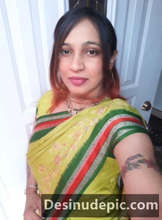 Horny Yet Shy Indian Milf Nude Photos