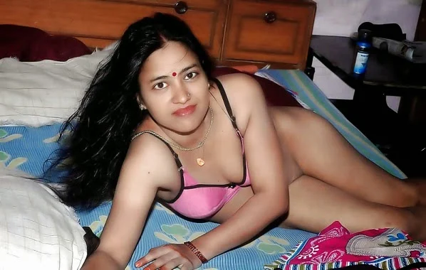 Indian Desi Bhabhi Nude Photos