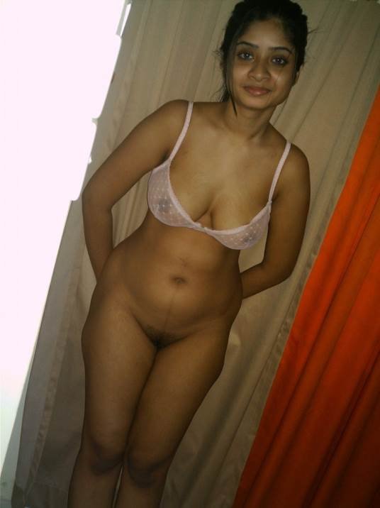 Indian Desi Bhabhi Nude Photos 8