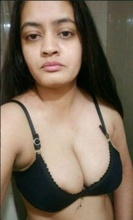 Young Bangladeshi Housewife Ready For Sex With Husband 004